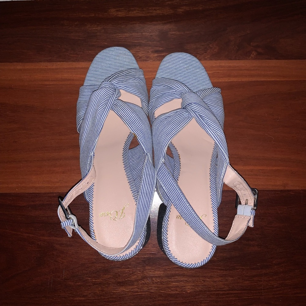 Chunky Heel - Picture 2 of 11